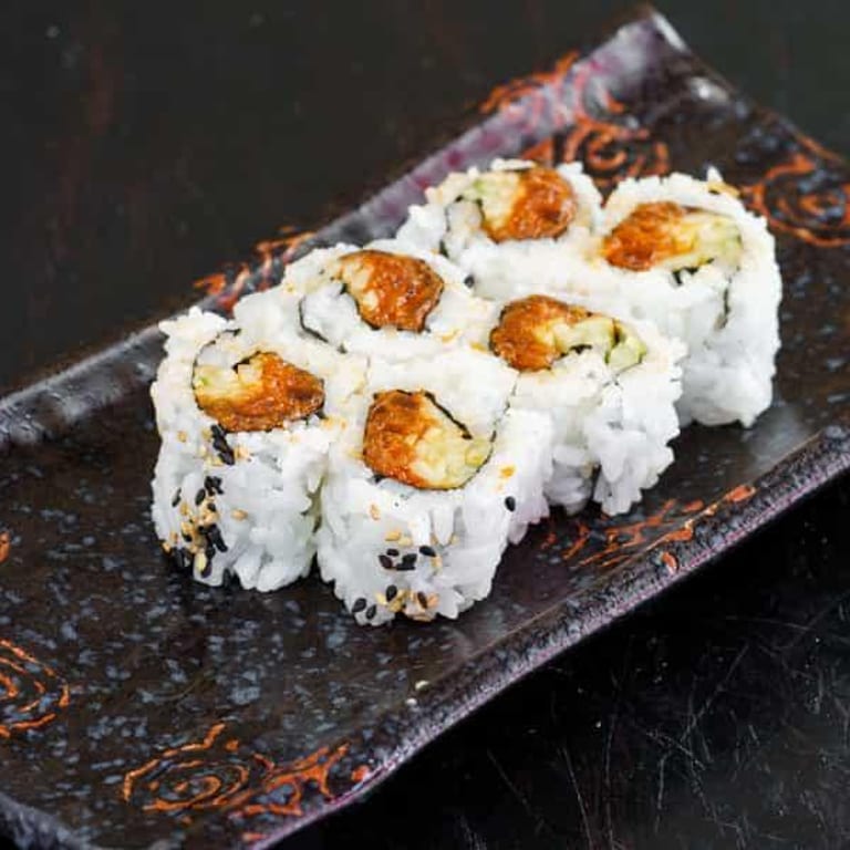 Delicious Tuna Roll and Sushi Favorites